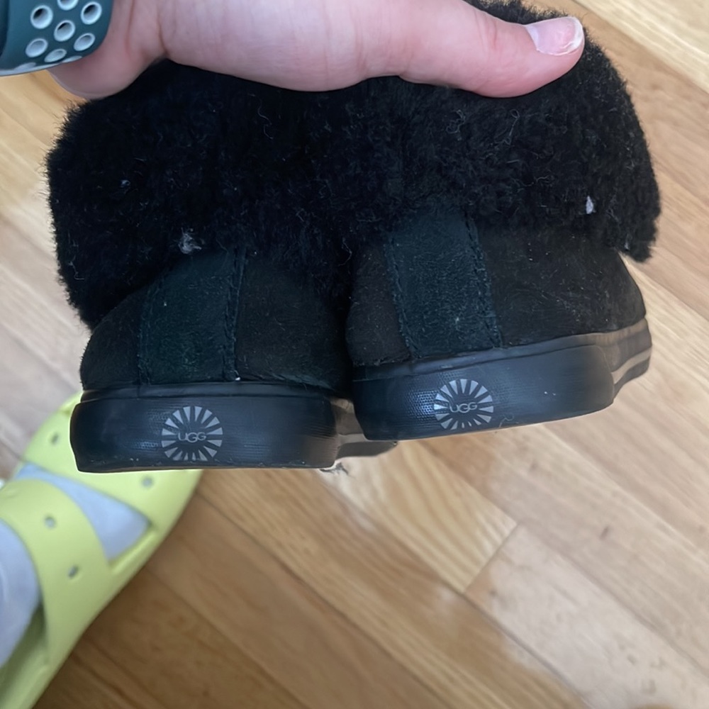 Uggs - image 2